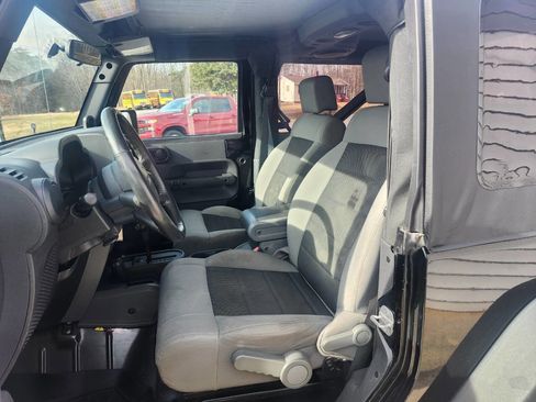 Used 2009 Jeep Wrangler X image 9