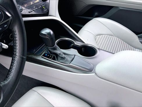 Used 2021 Toyota Camry SE image 29