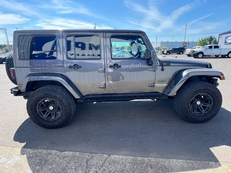 Used 2018 Jeep Wrangler Unlimited Sahara w/ Dual Top Group AWD/4WD image 6