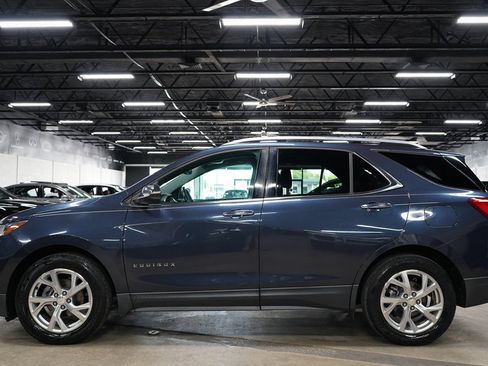 Used 2018 Chevrolet Equinox Premier FWD image 2