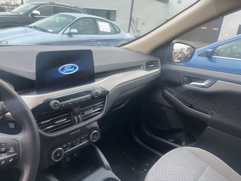 Used 2020 Ford Escape SE image 12