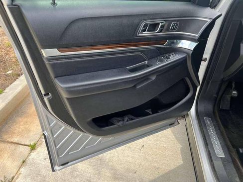 Used 2017 Ford Explorer Limited AWD/4WD image 4
