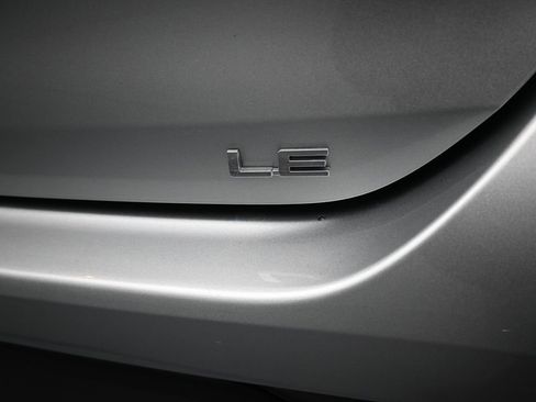 Used 2022 Toyota Highlander LE image 37