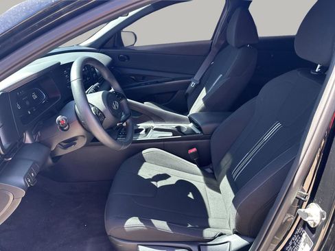 Used 2025 Hyundai Elantra Sport image 10