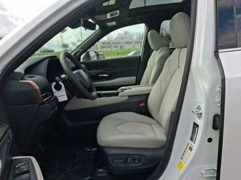New 2026 Toyota Grand Highlander AWD Hybrid image 12