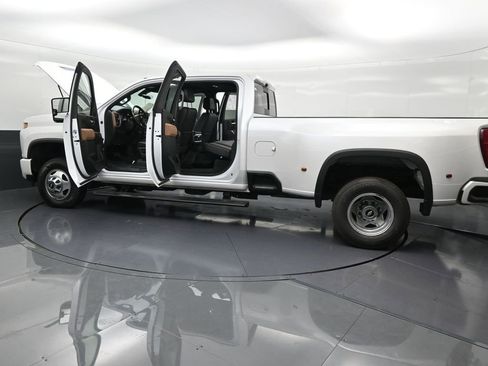 Used 2022 Chevrolet Silverado 3500 High Country image 34