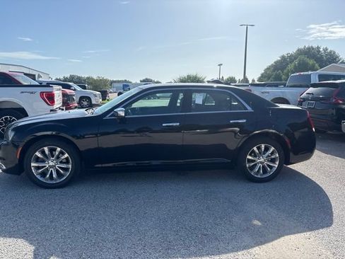 Used 2017 Chrysler 300 C AWD/4WD image 8