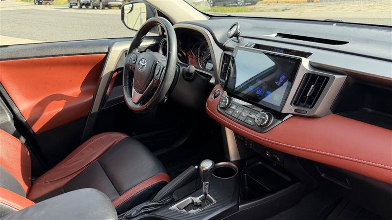 Used 2014 Toyota RAV4 Limited w/ Technology Package AWD/4WD image 23