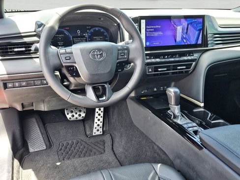 Used 2025 Toyota Camry XSE FWD image 38