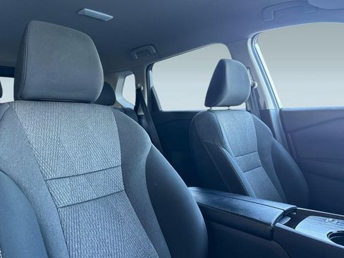 Used 2025 Nissan Rogue SV FWD image 29