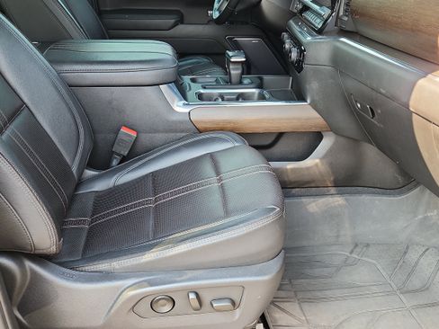 Used 2023 Chevrolet Silverado 1500 High Country w/ High Country Premium Package AWD/4WD image 13