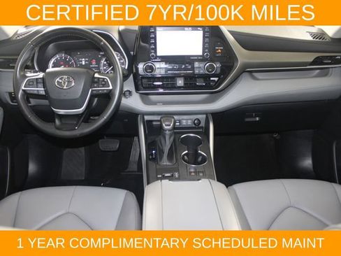 Used 2022 Toyota Highlander XLE FWD image 13