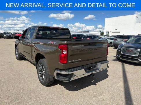 Used 2024 Chevrolet Silverado 1500 LT AWD/4WD image 7