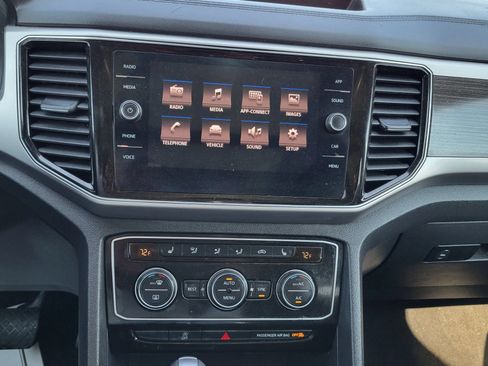 Used 2018 Volkswagen Atlas SEL FWD image 29
