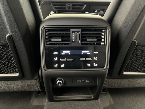 Used 2026 Porsche Cayenne E-Hybrid Coupe AWD/4WD image 17