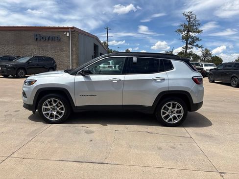 Used 2025 Jeep Compass Limited AWD/4WD image 5