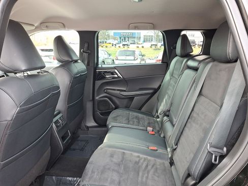 Used 2023 Mitsubishi Outlander SE image 10