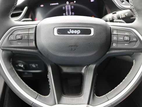 Used 2023 Jeep Grand Cherokee Altitude AWD/4WD image 22