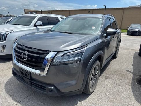 Used 2022 Nissan Pathfinder SV AWD/4WD image 3