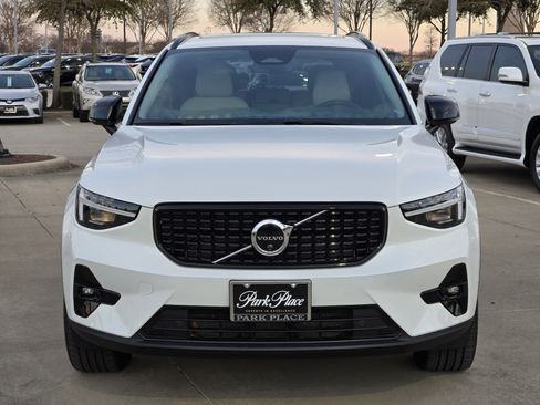 Used 2025 Volvo XC40 B5 Plus w/ Protection Package Premier image 9