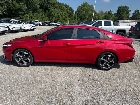Used 2023 Hyundai Elantra Limited w/ Preferred Accessory Package FWD image 3