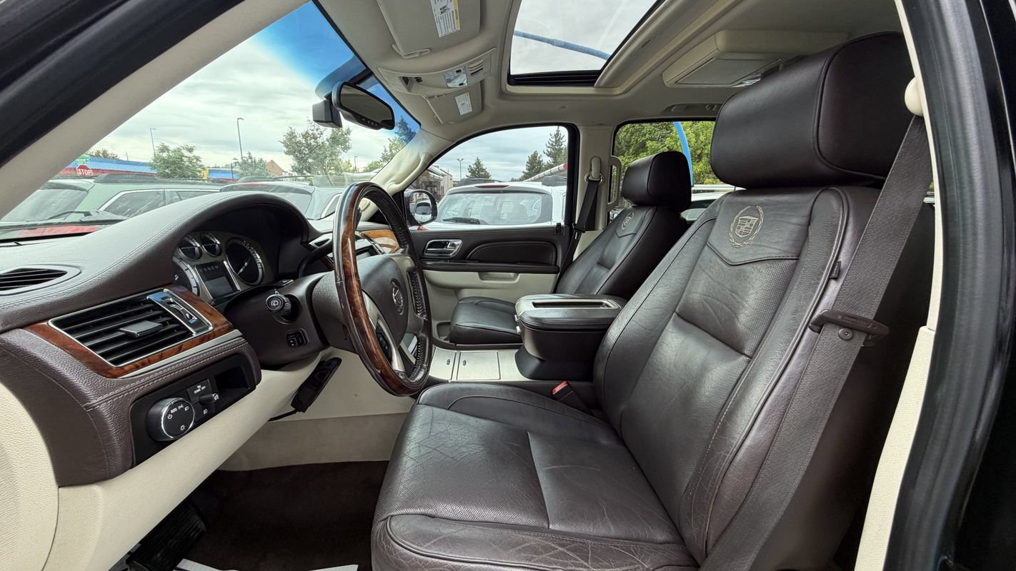 Used 2011 Cadillac Escalade ESV Platinum AWD/4WD image 8