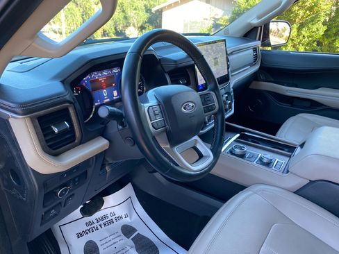 Used 2024 Ford Expedition Limited image 30