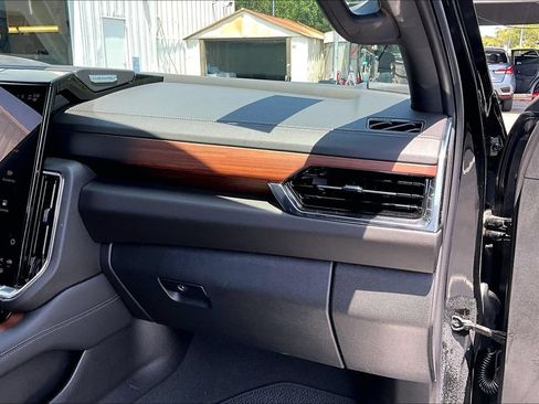 Used 2026 GMC Yukon Denali AWD/4WD image 25
