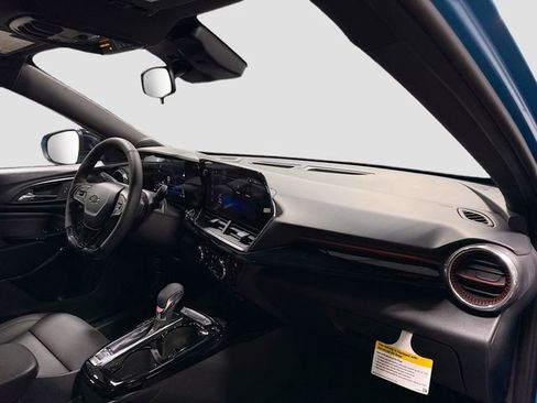 New 2026 Chevrolet Trax RS w/ Sunroof Package FWD image 32