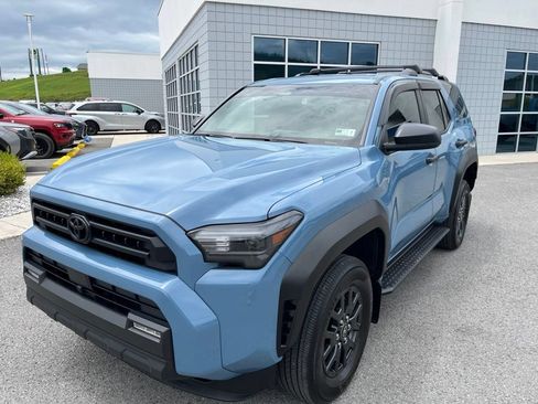 Used 2025 Toyota 4Runner SR5 AWD/4WD image 4
