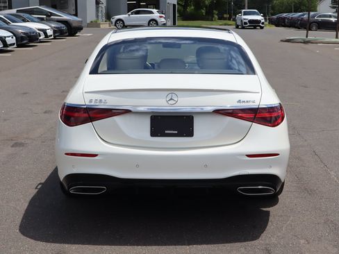 Used 2022 Mercedes-Benz S 580 4MATIC Sedan w/ AMG Line Package image 6