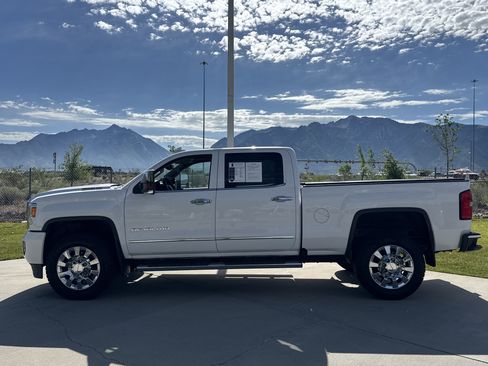 Used 2018 GMC Sierra 2500 Denali w/ Duramax Plus Package AWD/4WD image 2