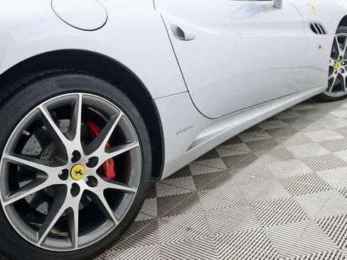 Used 2010 Ferrari California RWD image 13