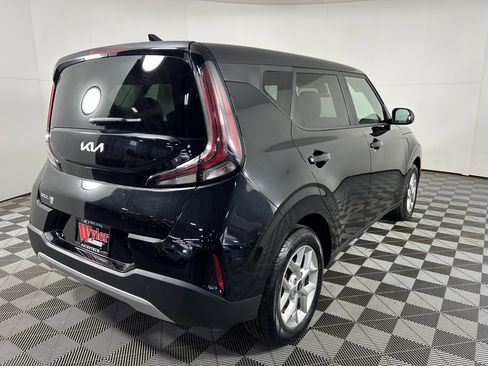 Used 2023 Kia Soul LX w/ LX Technology Package FWD image 4