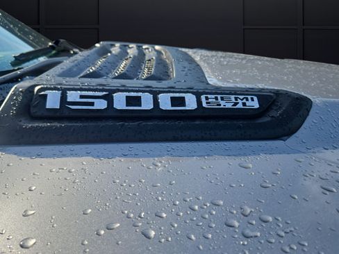 Used 2019 RAM 1500 Laramie AWD/4WD image 37