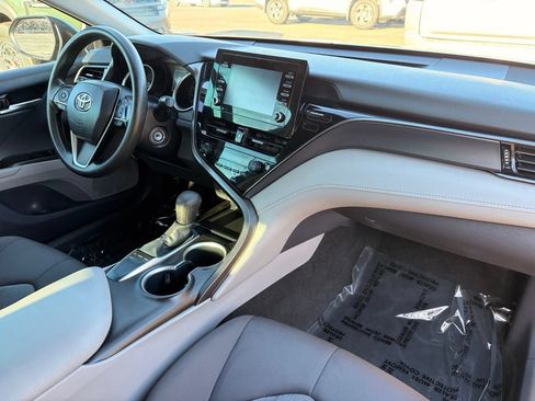 Used 2022 Toyota Camry LE w/ Carpet Mat Package (TMS) FWD image 11