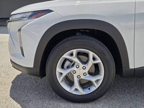 New 2026 Chevrolet Trax LS w/ LS Convenience Package FWD image 9