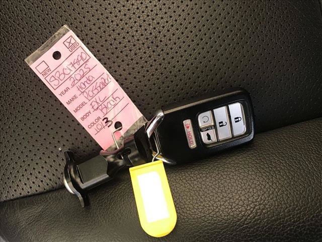 Used 2025 Honda Passport EX-L image 11