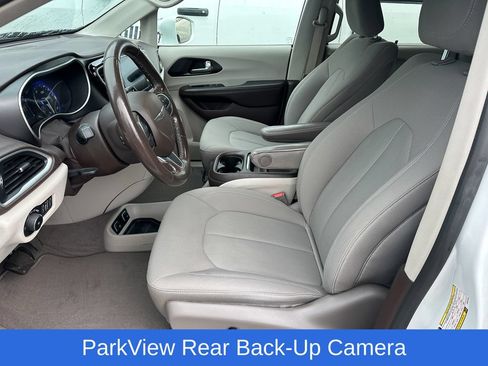 Used 2020 Chrysler Pacifica Touring w/ Cold Weather Group FWD image 8