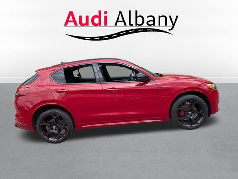 Used 2023 Alfa Romeo Stelvio Veloce AWD/4WD image 3
