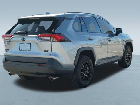 Used 2020 Toyota RAV4 XLE image 8