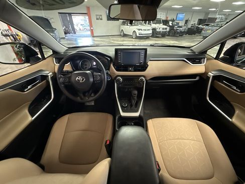Used 2020 Toyota RAV4 XLE AWD/4WD image 24