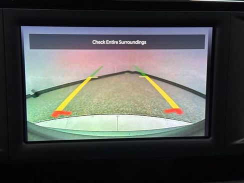 Used 2022 Chrysler Voyager LX FWD image 4