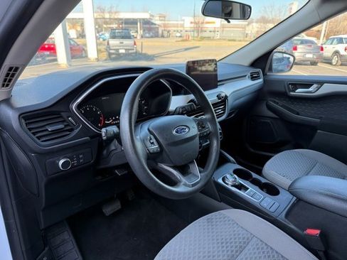 Used 2020 Ford Escape SE image 10