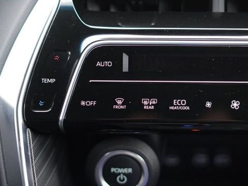 Certified 2024 Toyota Venza XLE image 29