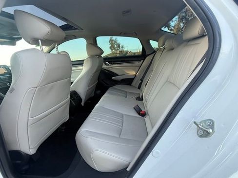 Used 2019 Honda Accord Touring image 13