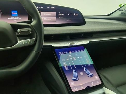 Used 2025 Lucid Air Pure RWD image 44