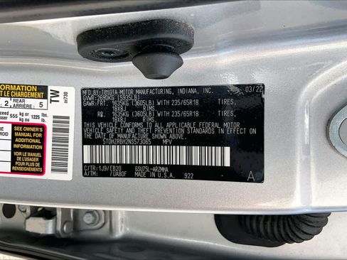 Used 2022 Toyota Highlander XLE AWD/4WD image 36
