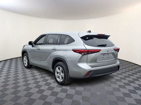 Used 2023 Toyota Highlander LE image 8