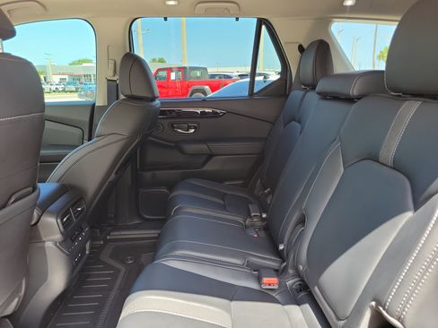 Certified 2025 Honda Pilot Touring image 13